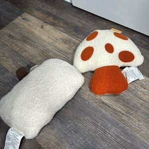 2 decorative shaped pillows